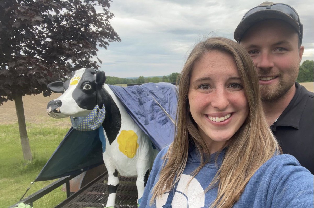 Wildcattle scheduled a stop with the Brown’s!  They all look so happy to see each other! 🐄 😃