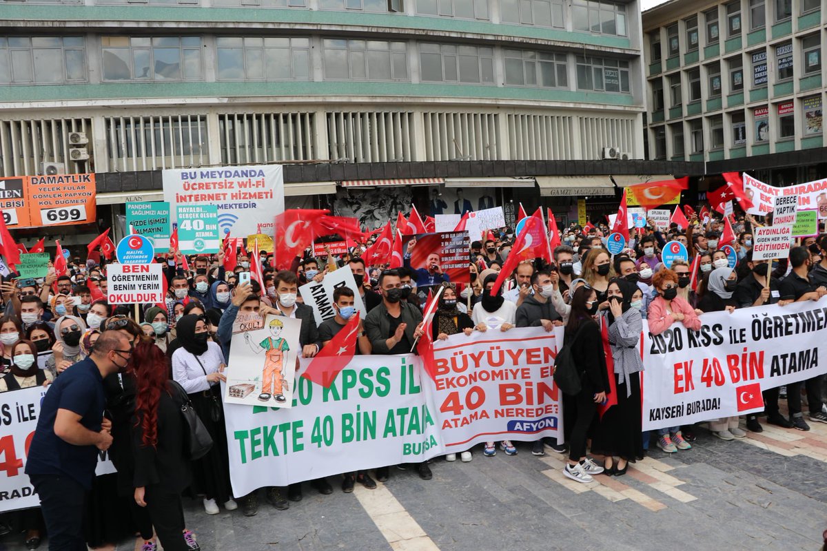 TalipGeylan06's tweet photo. Ataması yapılmayan genç meslektaşlarımızla birlikte Ulus meydanından Hükümete seslendik:
EK ATAMA HAKTIR!
YA ALACAĞIZ, YA ALACAĞIZ!
#Ek40BinUlustaHakArıyor #ÖğretmenAnkaradaEkAtamaİstiyor https://t.co/3YkgveQDgF