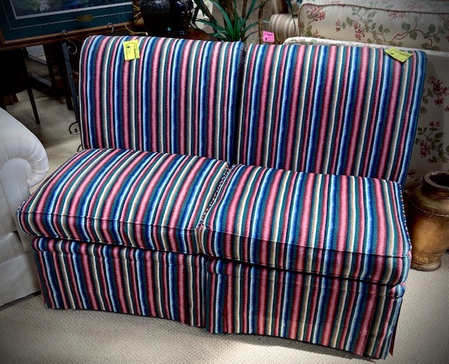 greene_for's tweet photo. Brighten your room with this lovely 2-piece loveseat! https://t.co/dHPjPyP8Jk