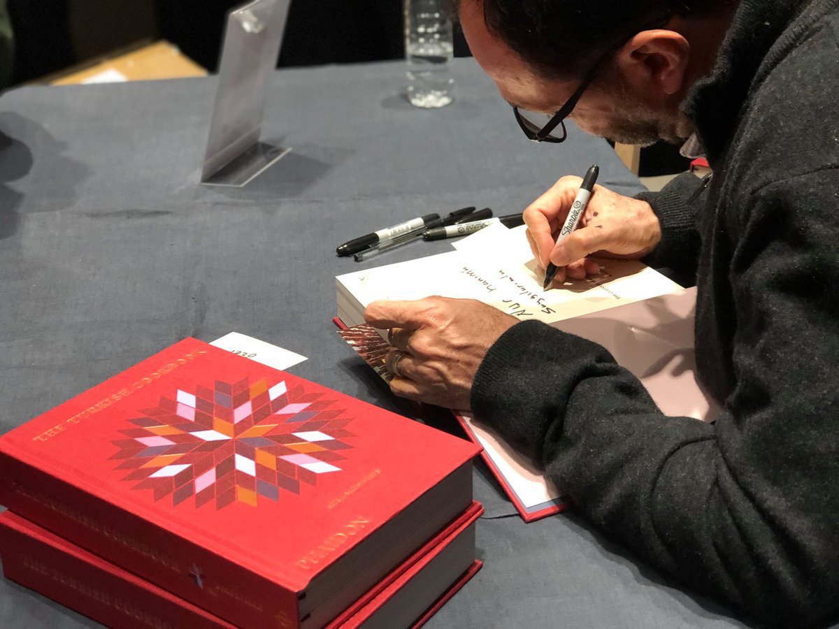 yeelondra's tweet photo. #tbt to our screening and #talk with #MusaDagdeviren at Kings College London in 2020❗️👨‍🍳

We watched @netflix's “Chef’s Table” episode which featured Dağdeviren and his unique approach to #Turkey’s culinary #tradition.🥘 This was followed by a talk &amp; a #book signing!📚🖋️ https://t.co/oefk2siS0T