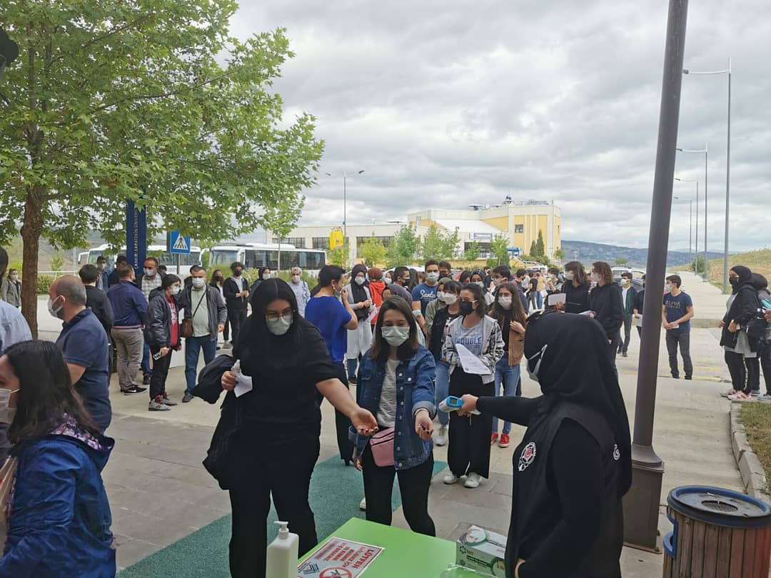 fencankiri's tweet photo. Her yıl geleneksel olarak düzenlediğimiz simülatif deneme sınavını, başarılı bir şekilde gerçekleştirdik. Öğrencilerimizin kaygılarını normalleştirme yolunda çalışmalarımız devam etmektedir. Öğrencilerimize başarılar diliyoruz. https://t.co/mRfF4t4NIP