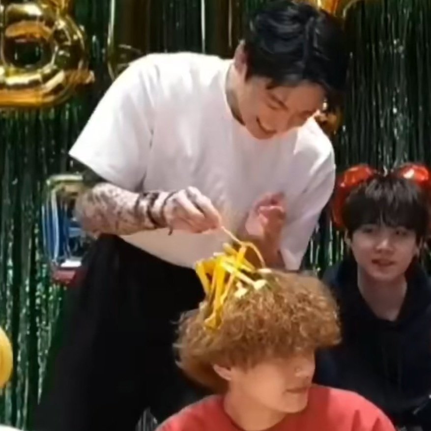 dearintha's tweet photo. really whats with taekook's hair https://t.co/XjUFWeuOXY