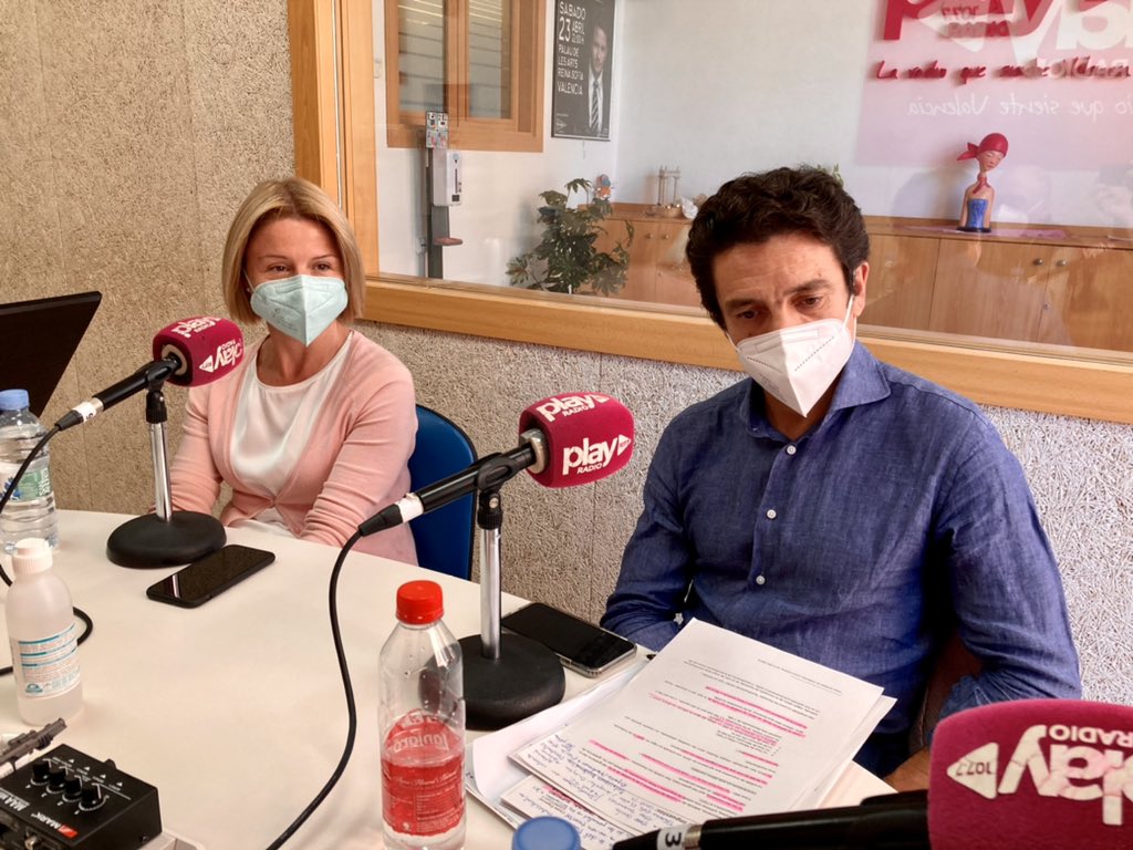 playradiovlc's tweet photo. DIRECTO| UN CAFÉ CON ADÁN ☕️

▶️ Hoy con la visita del Concejal @CarlosMundina @popularesVLC @AjuntamentVLC 

🎙@antonioadanpla1 @amparosale @mblascofos 

@uncafeconadan 
#LaRadioQueSienteValencia https://t.co/Il52ClNUsv