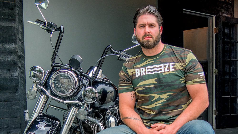 Meet Blake! He's one of the bad-ass Veterans on our team &amp; our awesome Warehouse Manager.🎖 He enlisted in the Marines when he was younger &amp; now finds himself using our favorite plant to live his best life after serving.

More info at breeze.us/memorialday/