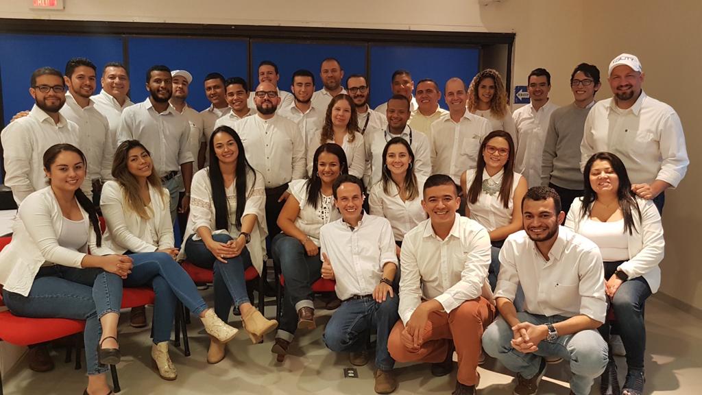 enterdev's tweet photo. En nuestro #tbt de hoy recordamos la socialización estratégica con el equipo de Medellín, año 2019 👏
Sin duda hemos vivido grandes momentos juntos 🤩
#Jueves #Enterdev #Medellin https://t.co/xfguoUTs2V