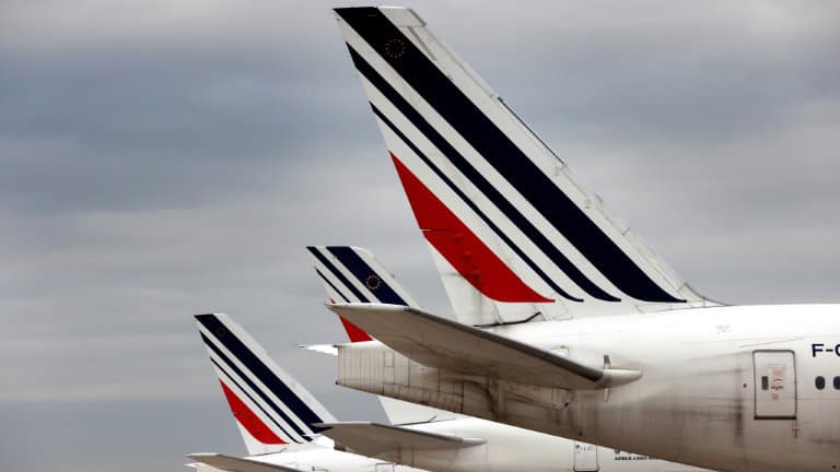 BFMTV's tweet photo. 🔴 ALERTE INFO
Un avion reliant Ndjamena à Paris isolé à Roissy après une suspicion d'engin explosif à bord
https://t.co/vGwXms00MN https://t.co/nHtc2n1UWu