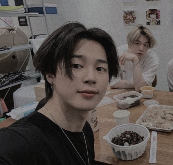 SugaGnomee's tweet photo. au, где полковник Мин уходит в отставку из-за тяжёлого ранения и возвращается в Корею, встречая старого лучшего друга, принимая его за наёмника
#yoonmin #yoonminau https://t.co/ORVqFhbrNS