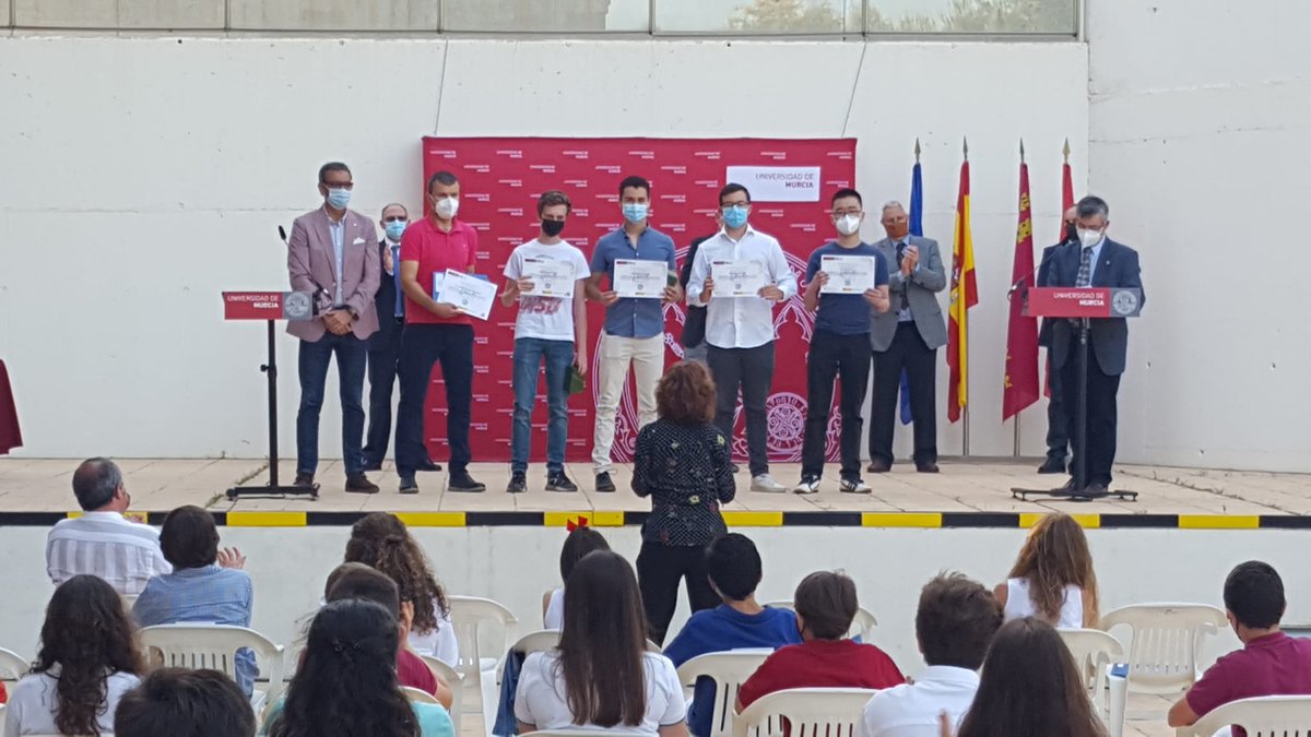 SanjeMARES's tweet photo. ¡¡Entrega de premios de Mathtalentum!!!
Nuestros alumnos, "Los Geométricos", acompañados de su profesor Fran Marín recogen su merecida recompensa.
Enhorabuena❗❗❗ 👏👏👏👏👏
#MathTalentum
Gracias @UMU https://t.co/rC0wnSrXSC