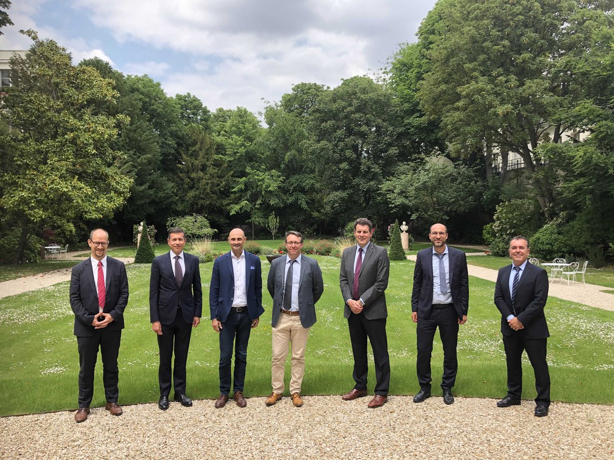 AmbSuisseParis's tweet photo. 🇨🇭🇫🇷 Très heureux d'accueillir ces entreprises suisses qui, sur la base de leur expérience en matière de travaux #ferroviaires et d’#infrastructures, sont parties prenantes du @GdParisExpress. #PlusQueDesVoisins
#LOMBARDI #GILGEN #GESTE #SCHINDLER https://t.co/zXzmeJPP1k