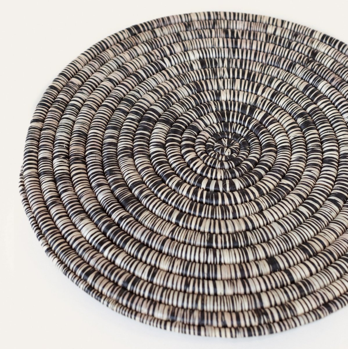 Introducing the new #indegomade Flat Mixed Raffia Platter! 

The go-to multifunctional piece for big and small spaces. Use it as a tabletop platter for all your dining needs, or as a wall hanging using the hidden loop on the back, the choice is up to you! bit.ly/3icpauY
