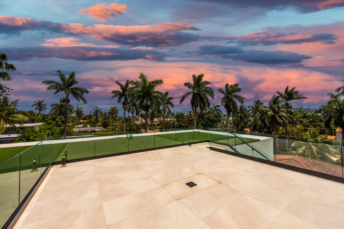 Just listed at $5.85M! Brand-new construction #luxuryhome on #HibiscusIsland in #MiamiBeach #OpenHouse this #Sunday Call #NelsonGonzalez for more info 305-674-4040 or NelsonGonzalez.com #MiamiLuxury #DreamHome #BeautifulHome #ModernHome #architecture