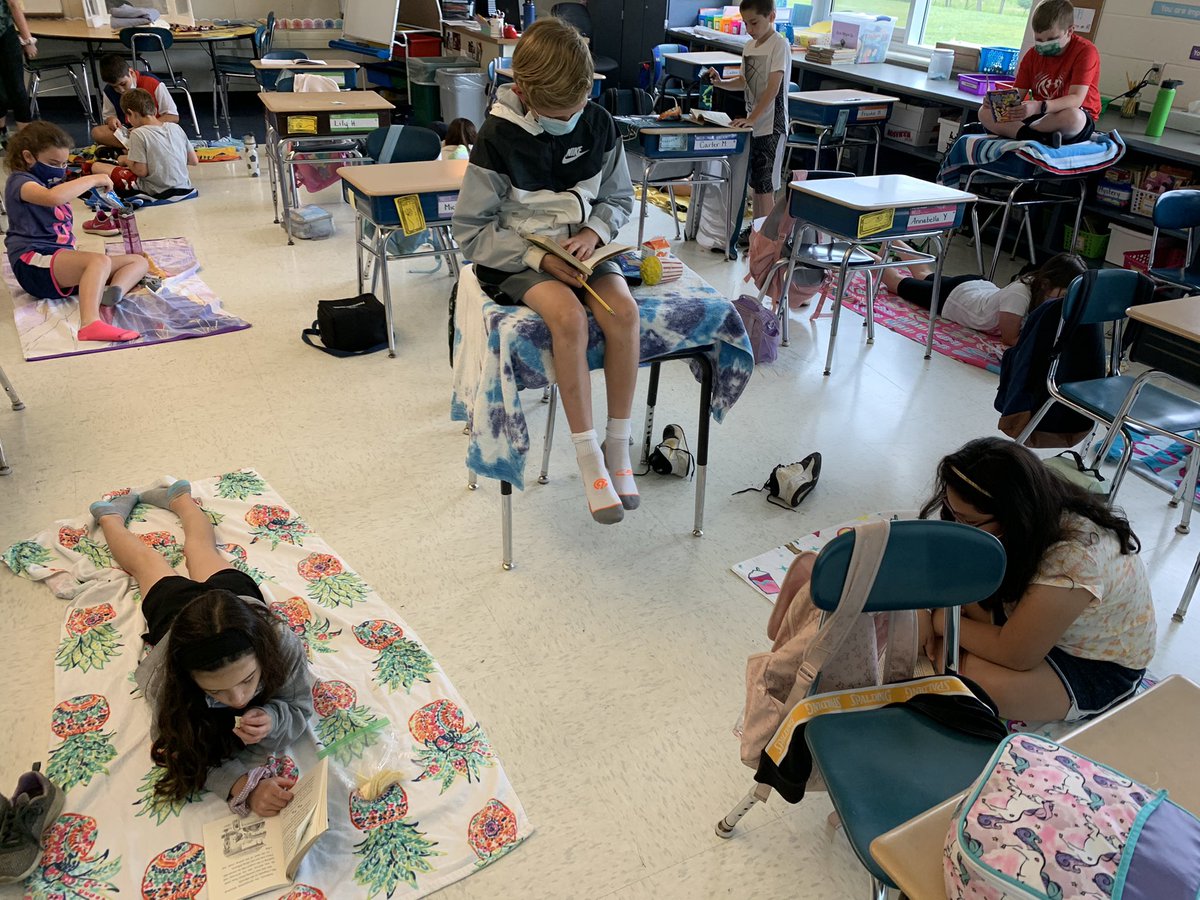 MsSesherWTE's tweet photo. Today didn’t bring great beach day weather, but that doesn’t mean we can’t bring the beach to us! There’s nothing better than getting comfortable with a good book. #teamWTE https://t.co/Z5jQMlpF5C