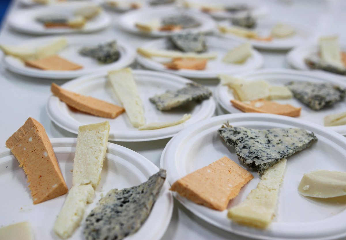 Jueves de caracterización y análisis sensorial de quesos asturianos acogidos a D.O.P:
- Afuega'l pitu,
- Gamoneu,
- Cabrales y 
- Casín.
Módulos de Tecnología Alimentaria y Análisis Sensorial, junto a <a href="/martafp112/">Marta Fernández</a>, coordinados y en el marco del proyecto #etwinning Cheese Culture.