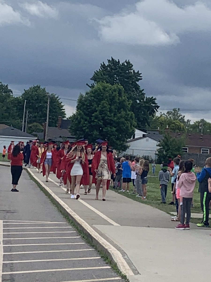 kedwardsedu's tweet photo. We got to clap out the @LivoniaDistrict class of 2021. The Firsties loved cheering on these former Hayes Huskies. Congratulations and good luck seniors. 🎉❤️💙 https://t.co/sCtSlkCgoY