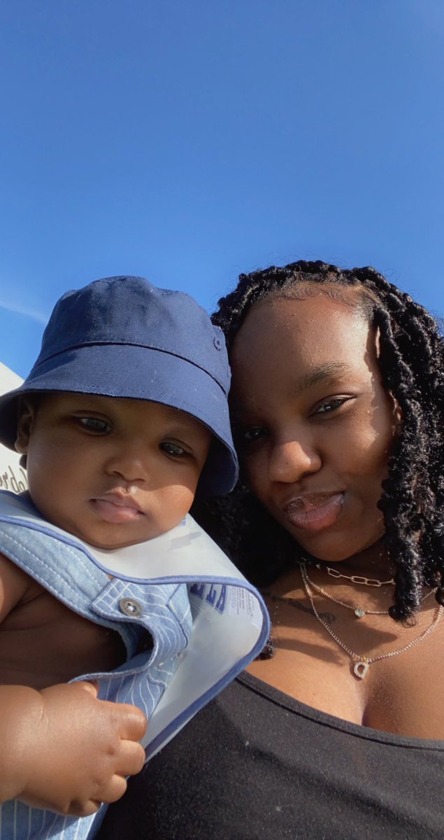 DerickaJanay_'s tweet image. He ate me up in this picture 😍