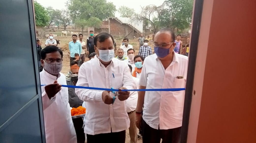 SHIVRATAN__BJP's tweet photo. 03 करोड़ 80 लाख की लागत से बनने वाले बीजाभाट से सेमरिया-खोखली मार्ग का भूमिपूजन एवं ग्राम आलेसुर में बने सामुदायिक भवन का लोकार्पण किया... https://t.co/8XzU10e7Mq