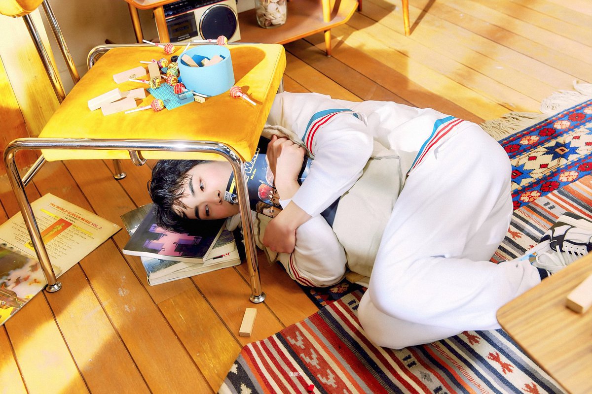 L_plum_charm's tweet photo. ㅋㅋㅋㅋ 밍섟아 형 안 봐줄 거야? https://t.co/k09Jes45ct