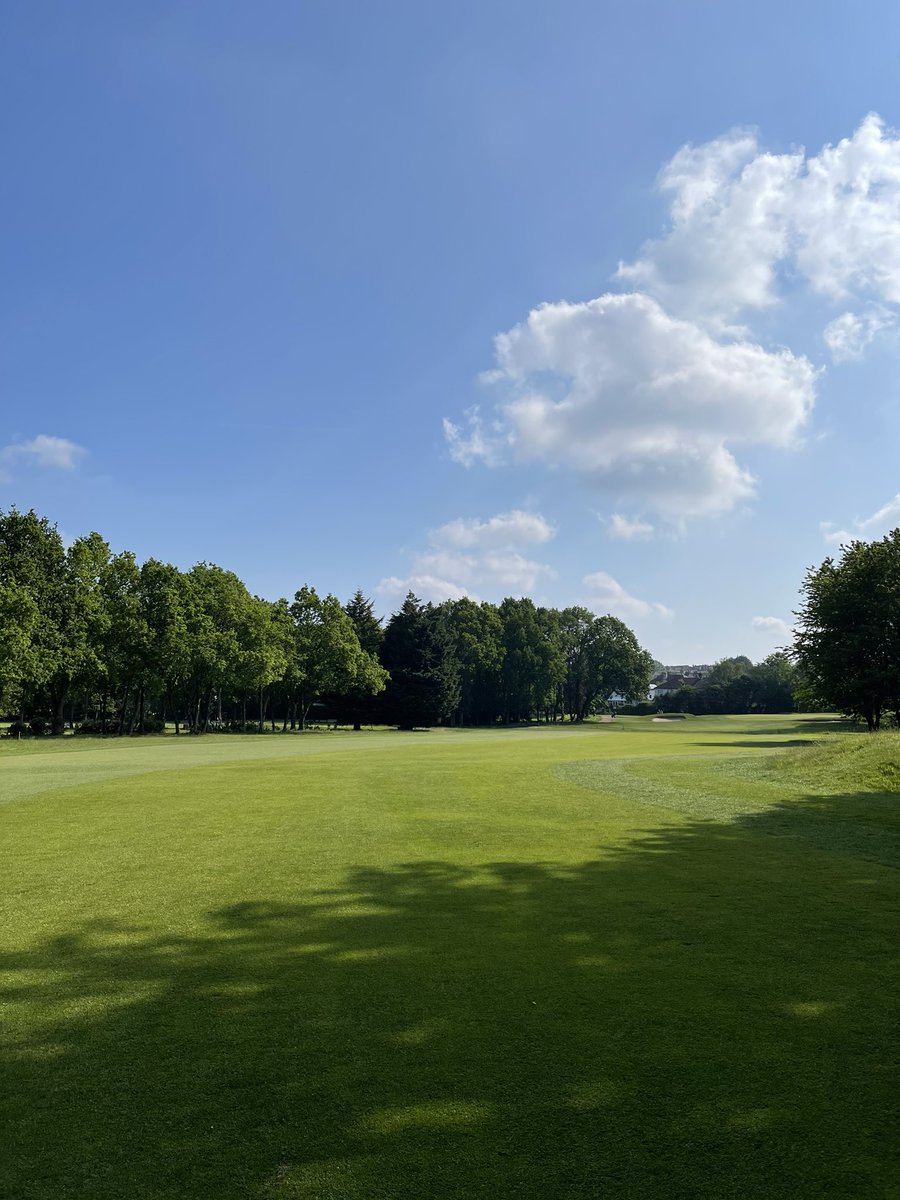 <a href="/LangleyParkGC/">Langley Park GC</a> in pure condition this morning 👏🏼 great work from the team <a href="/ianajordan/">Jordans</a> @LPGCgreenkeeper