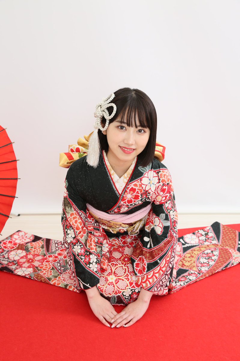 成人式の前撮りしてきました〜♡
熱中症にお着物がしんどすぎて
後半に連れて顔色悪くなって完全なるブルベ状態で撮影終えました