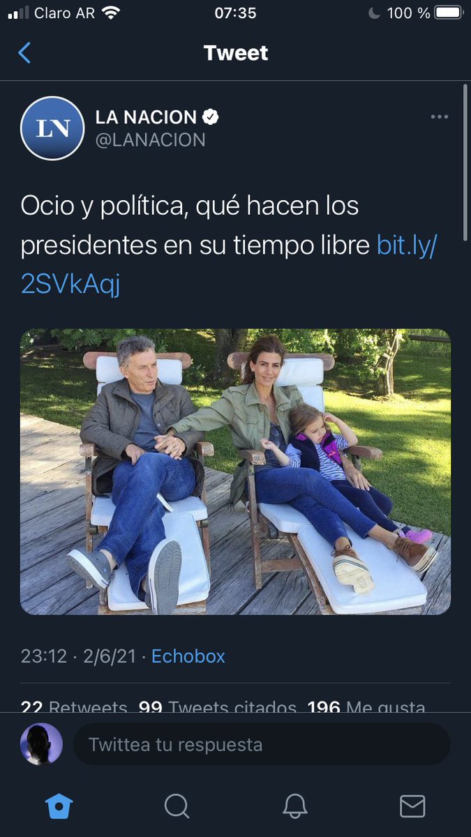 esquivandofm's tweet photo. El diario de Mau bancando la parada de Mau.
(bah, más acostada que parada) https://t.co/cJKgSIPejc