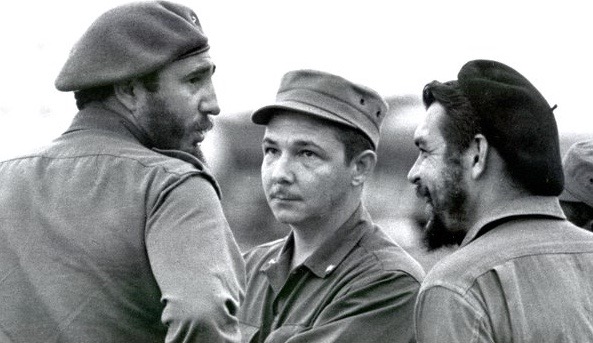 #FelicidadesRaúl, así como cariñosamente lo llama el pueblo. Y también General de Ejército, referente para cualquier comunista y revolucionario cubano