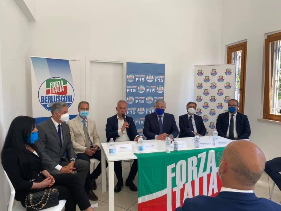 FIG_Marche's tweet photo. 📌 Inaugurazione #SedeRegionale di @ForzaMarche a Civitanova Marche 🇮🇹
Il Coordinatore Nazionale @Antonio_Tajani e il Coordinatore Regionale @frabattistoni hanno tagliato il nastro alla nuova casa di Forza Italia nella nostra Regione‼️
@forza_italia https://t.co/OhD80JRlYy