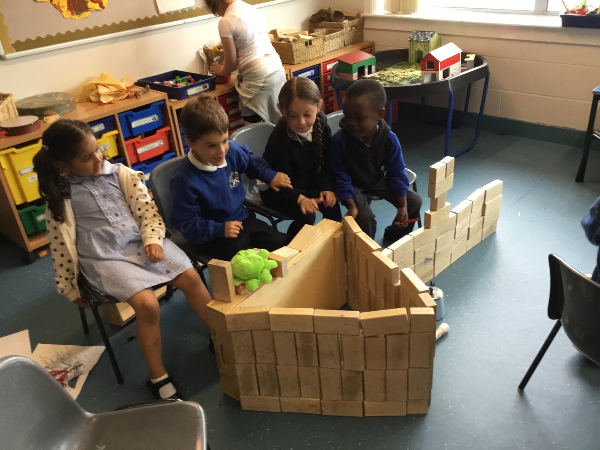 BpsGrint's tweet photo. We’ve been building a rocket, avoiding asteroids and flying to the moon today @elonmusk @NASA @BpsGillen #stemthroughplay #playingislearning #learningisplaying https://t.co/lpI1Rfhn5v