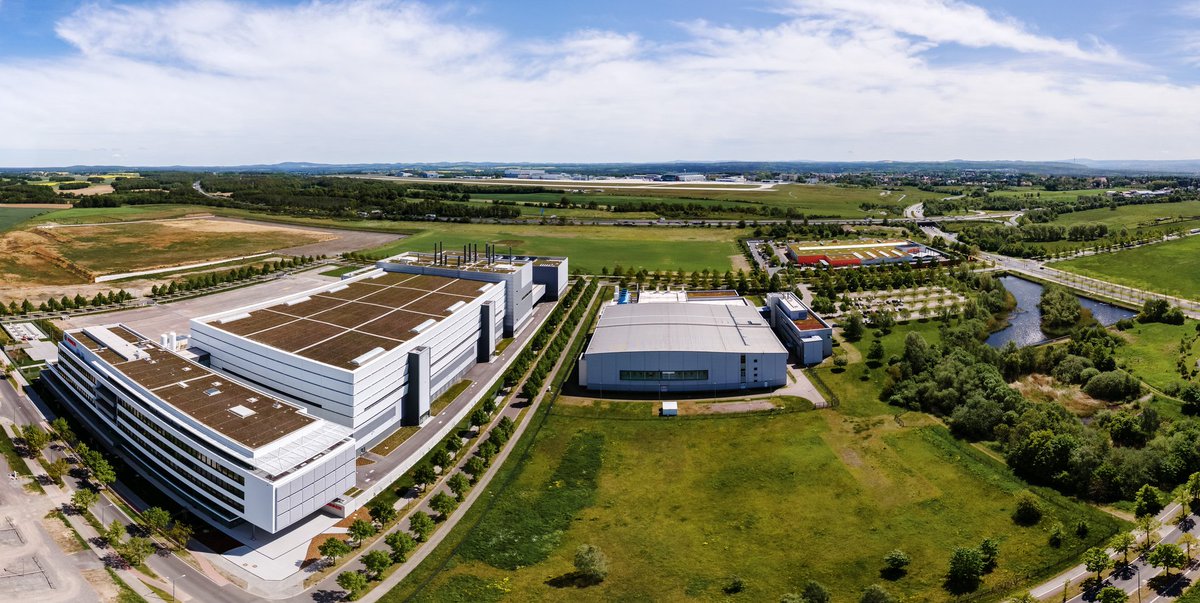 🏭🌐 We're opening the chip factory of the future: Did you know that our #waferfab in Dresden, Germany, is our first #AIoT factory? Follow us on LinkedIn to be part of its opening ceremony livestream on June 7, 2:30pm CEST: linkedin.com/company/bosch #BoschSiliconDay