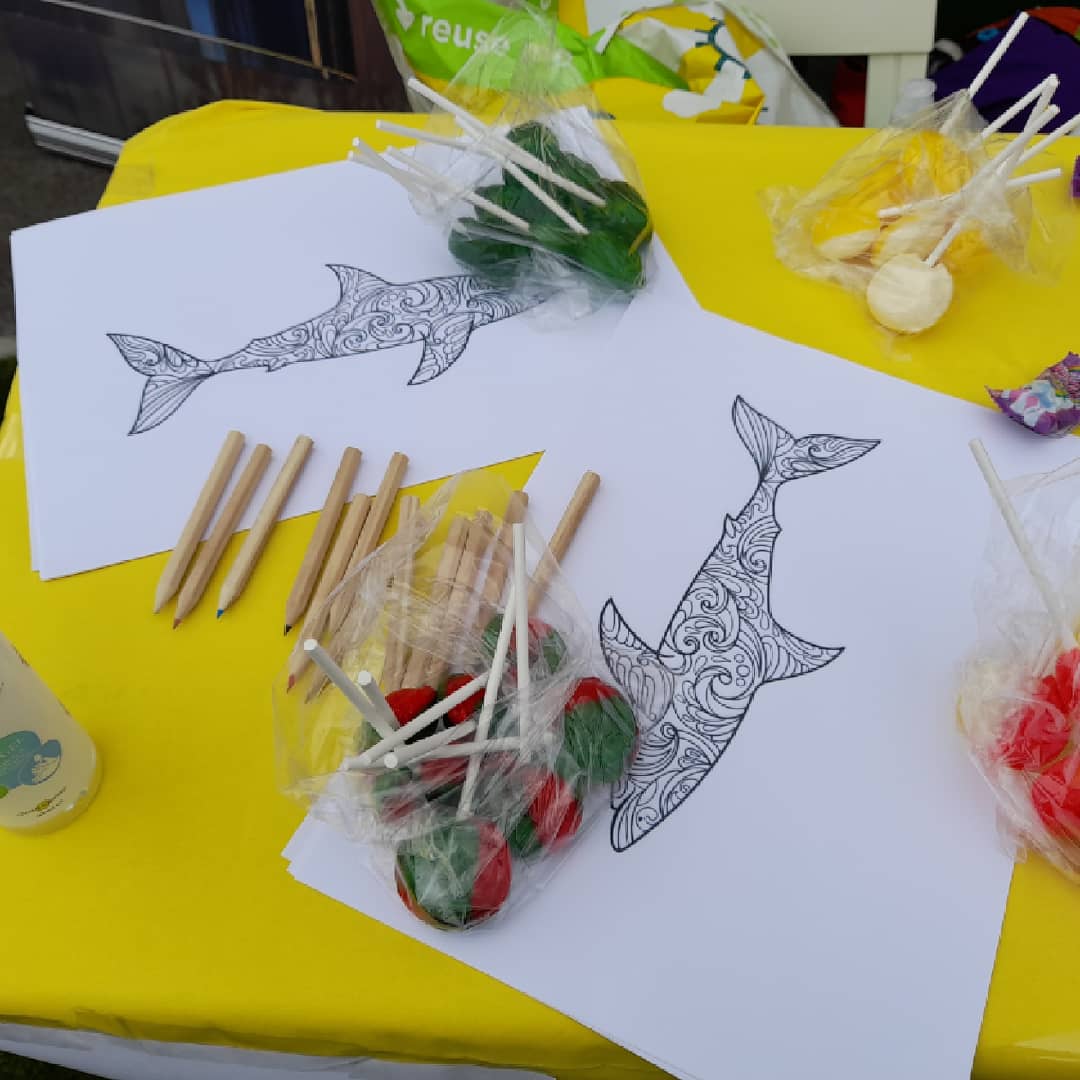 BromsgroveHub's tweet photo. Young volunteers raising awareness of the environment at Bromsgrove Birdbox today!
Well done ๐ pop along to learn about Eco Bricks!
Supported by #thehubbromsgrove and volunteer Tom from #jerroms and The Savage Explorers
#Community #Bromsgrove #savetheplanet https://t.co/vYLnBeKBgQ