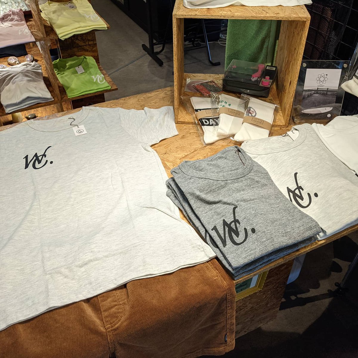 waters_halumasa's tweet photo. かるくて肌触りのいい
WATERS Clothing Triblend TEE
https://t.co/jB6MPWmLmL
#surf #surfer #surfing #trip #surftrip #shizuoka #japan #waters #サーフ #サーフィン #サーファー #トリップ #サーフトリップ #静岡 #日本 #watersclothing #afends #tmo https://t.co/Kf2XrDyqJt