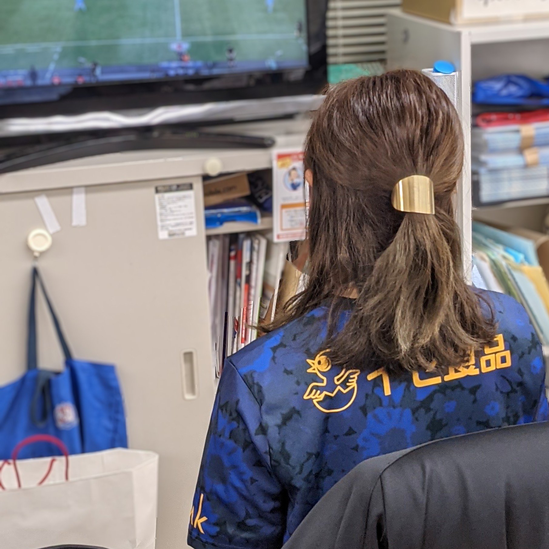 カターレ富山 予約販売は本日23 59まで 日本代表 Vs U24日本代表 前半終了 そして夏季限定ユニフォーム の予約販売は残り3時間半 スタッフは夏季限定レプリカユニフォームを着て応援中 155cm Mサイズ着用 カターレ富山 Backtoj2 Go