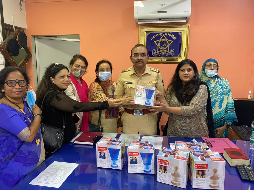 INCBhavna's tweet photo. As part of #AIMCPrayaas met ACP Jyotsna Rasam at DN Nagar Police Station &amp; Senior PI #VersovaPoliceStation Siraj Inamdar with @INCMumbaiNW GS Arnavv Shisrshat &amp; Team Versova Mahila Congress to give #SteamMachines for Heroes of #MumbaiPolice who r frontline Covid warriors. 🙏 https://t.co/halBExLQbh