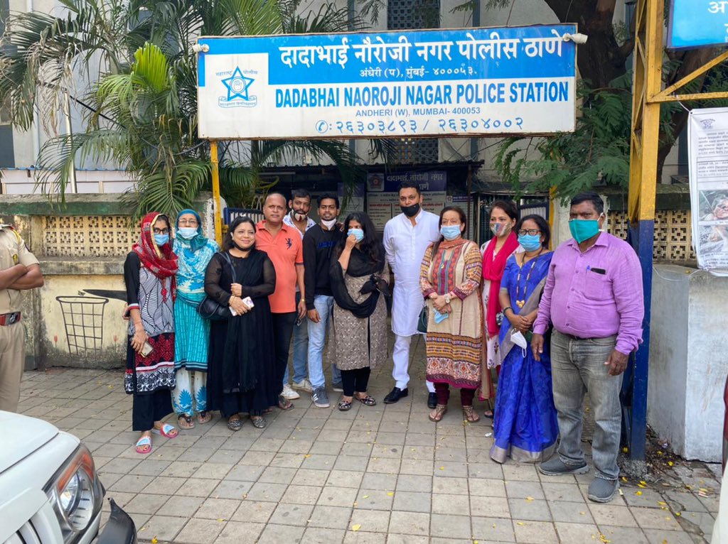 INCBhavna's tweet photo. As part of #AIMCPrayaas met ACP Jyotsna Rasam at DN Nagar Police Station &amp; Senior PI #VersovaPoliceStation Siraj Inamdar with @INCMumbaiNW GS Arnavv Shisrshat &amp; Team Versova Mahila Congress to give #SteamMachines for Heroes of #MumbaiPolice who r frontline Covid warriors. 🙏 https://t.co/halBExLQbh