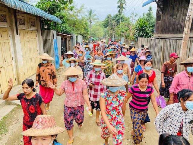 Lataut779's tweet photo. The people of Hpakant, Tamakhan took to the streets to defy military rules today.  #LessTalkMoreActionsASEAN #WhatsHappeningInMyanmar #June3Coup https://t.co/aspLP8dfKJ