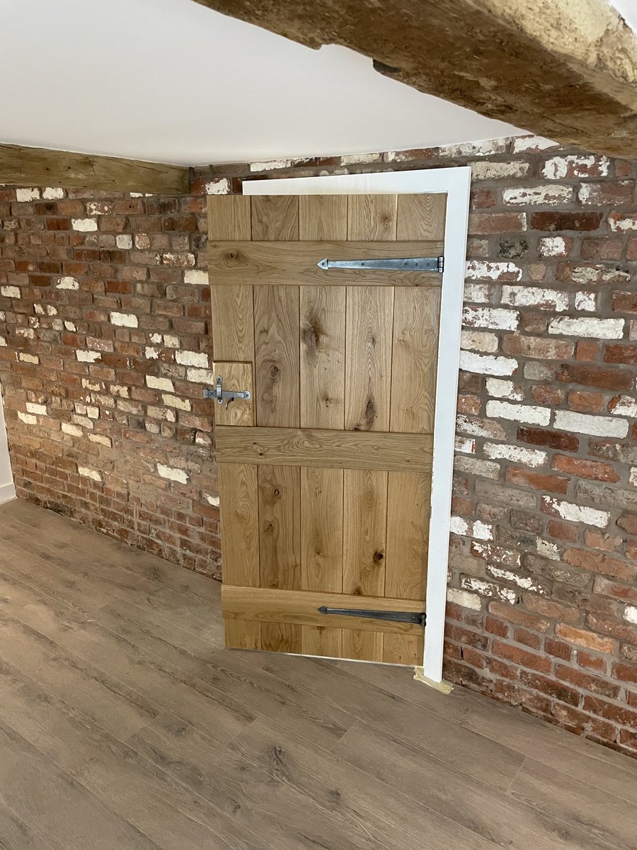 PeterMorgan152's tweet image. Osmo oil being used in these fabulous barn doors .. near completion.