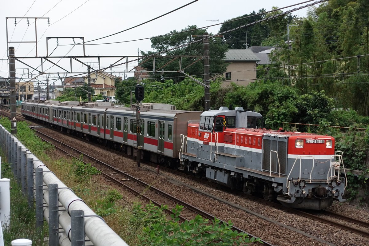 KQ_800's tweet photo. 今日の収穫 @相原~八王子みなみ野
リベンジできたぜ!!!!
1枚目 J-TREC入場(相鉄直通対応工事等施工) 9893レ DE10-1666+東急5181F
2枚目 205系500番台R3編成 普通 八王子行き
#DE10 #東急5080系 #5181F #横浜線 #205系 #205系500番台 #相模線 https://t.co/kLmPpLpaJR
