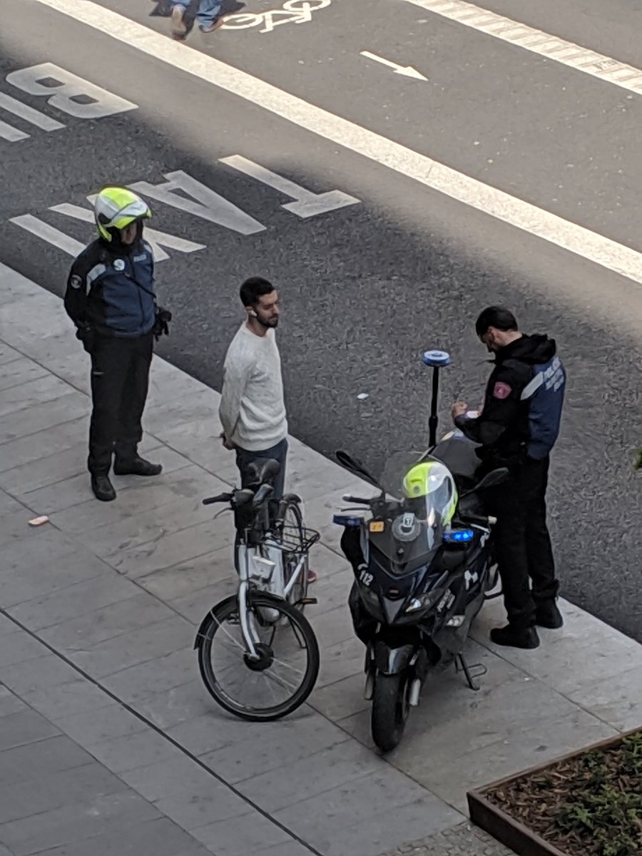 LaResistencia's tweet photo. Feliz día mundial de la bicicleta 😶 https://t.co/1ugZfUwdQ4