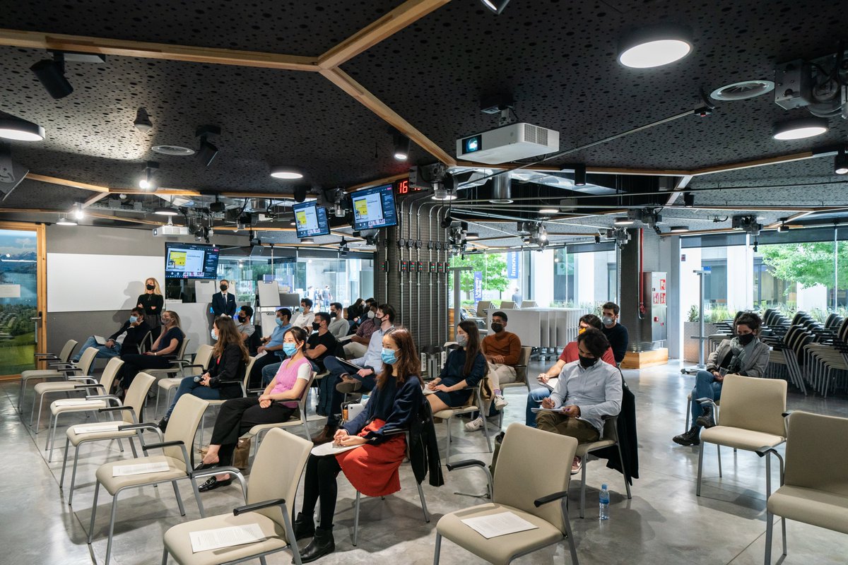 Esade's tweet photo. 🤝 #Esade and @SEATofficial joined forces to create the challenge "SEAT Future Mobility Innovation Challenge". An initiative on which our #EsadeMSc students are challenged to develop professional practices in the car industry together with one of the top companies of the sector. https://t.co/wO8YsuYtdT