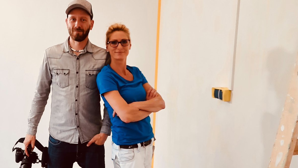 Wir arbeiten gerade an einem weiteren schicken Projekt 🎬 zusammen mit unserer Lieblings-Malermeisterin Jane Kaszuba. 🤫 Ab nächster Woche gibt's dann was zu sehen! #fjellfras #marketing #socialmediamarketing #contentcreator #socialmediavideo #onlinemarketing #berlin