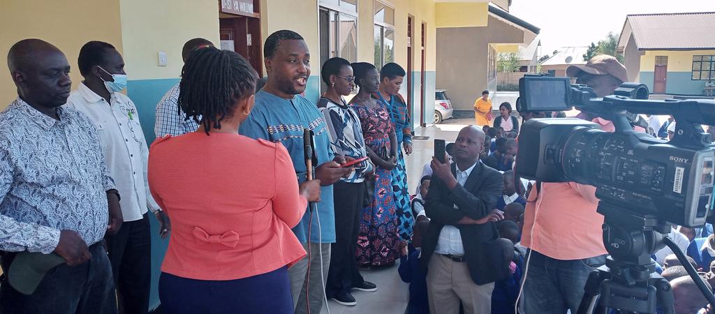 jumuiya's tweet photo. #EACEWeek -Day 3 done ✅ #EAC Secretariat team together with members from Partner States engaged in tree planting,cleaning open areas &amp; awareness program @MtemiMazengo Primary School as  part of activities organized towards #WED on 5th of June worldwide.@pmathuki @UNEP https://t.co/8O6uccGrmN