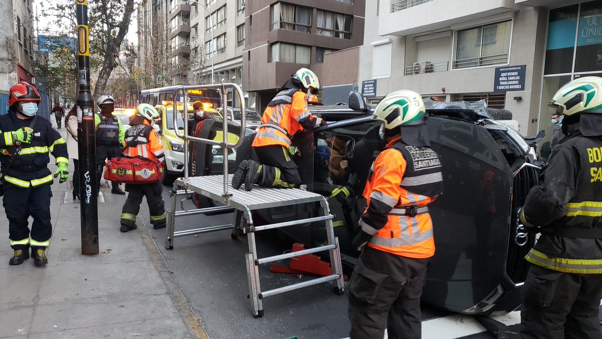 Rescate vehicular Carmen y Blas Cañas <a href="/cbsantiago/">Cuerpo de Bomberos de Santiago</a> <a href="/OctavaCBS/">Octava CBS</a> <a href="/bombaquinta/">Quinta CBS</a>