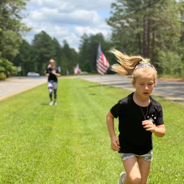 Florida girl runs 7 miles to honor Marine dad killed in Black Hawk helicopter crash: report https://t.co/qqtETAIHnQ https://t.co/1rI1wbm42n