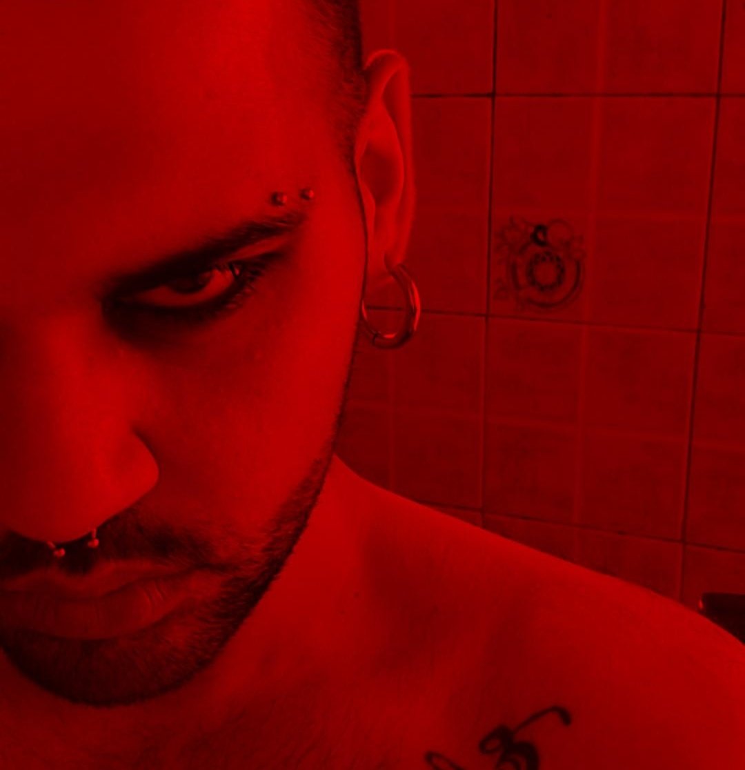 frooottx's tweet photo. Fuck it #redeffect #HappyPrideMonth https://t.co/Gx3cN9FeYr