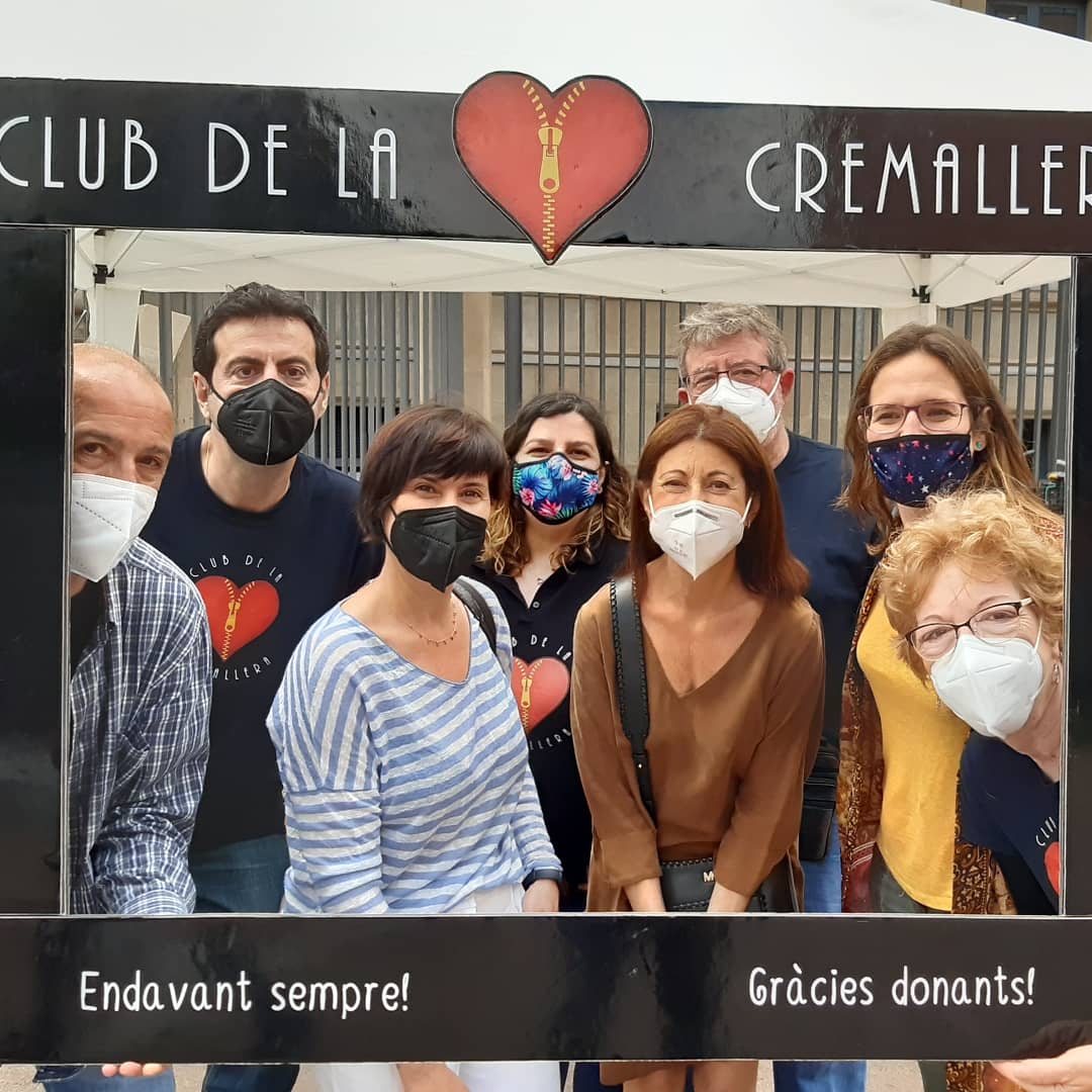 ClubCremallera's tweet photo. #DiaDelDonant2021 
Ahir a la nostra #ParadetaCremallera vam rebre visites genials i totes elles ens omplen el cor i ens ajuden a seguir endavant.
#GràciesPelSuport #GràciesDonants #SeguimBategant #EndavantSempre 
@hospitalclinic @aracelimuyu @Ofemu https://t.co/rVrlIt1Hm1