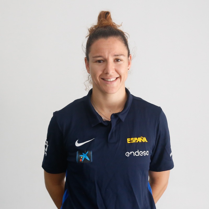 BaloncestoESP's tweet photo. Un EJEMPLO para la #U19F 🇪🇸 por su trayectoria en @competicionFEB. 

🎙️ @meryspain12: "Cuando estuve en categorías de formación nuestra delegada era Noemi Jordana y era una referente".

#SomosEquipo