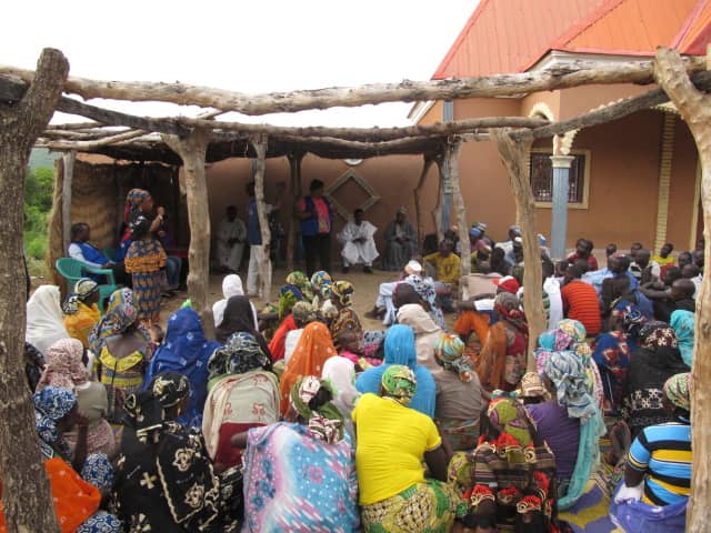UnescoYaounde's tweet image. @UNESCO #PUERTEM, women are at the forefront to prepare communities through sensitisation into renewable energy use in North &amp;amp; Far-North Cameroon. They have built buckaroos using indigenous knowledge/materials. Buildings will serve as community experimentation centers. 
 @UNOSSC