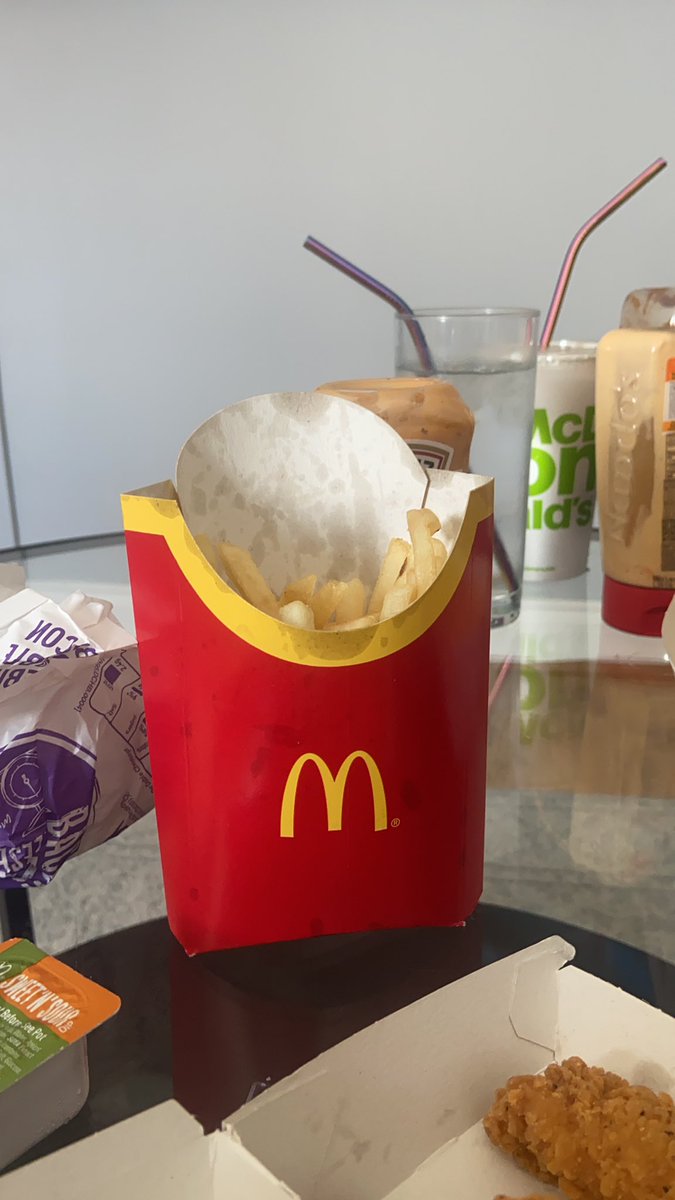 kiesh119's tweet photo. @McDonalds large chips your having me on! What’s that about https://t.co/bQPSaDyWSq