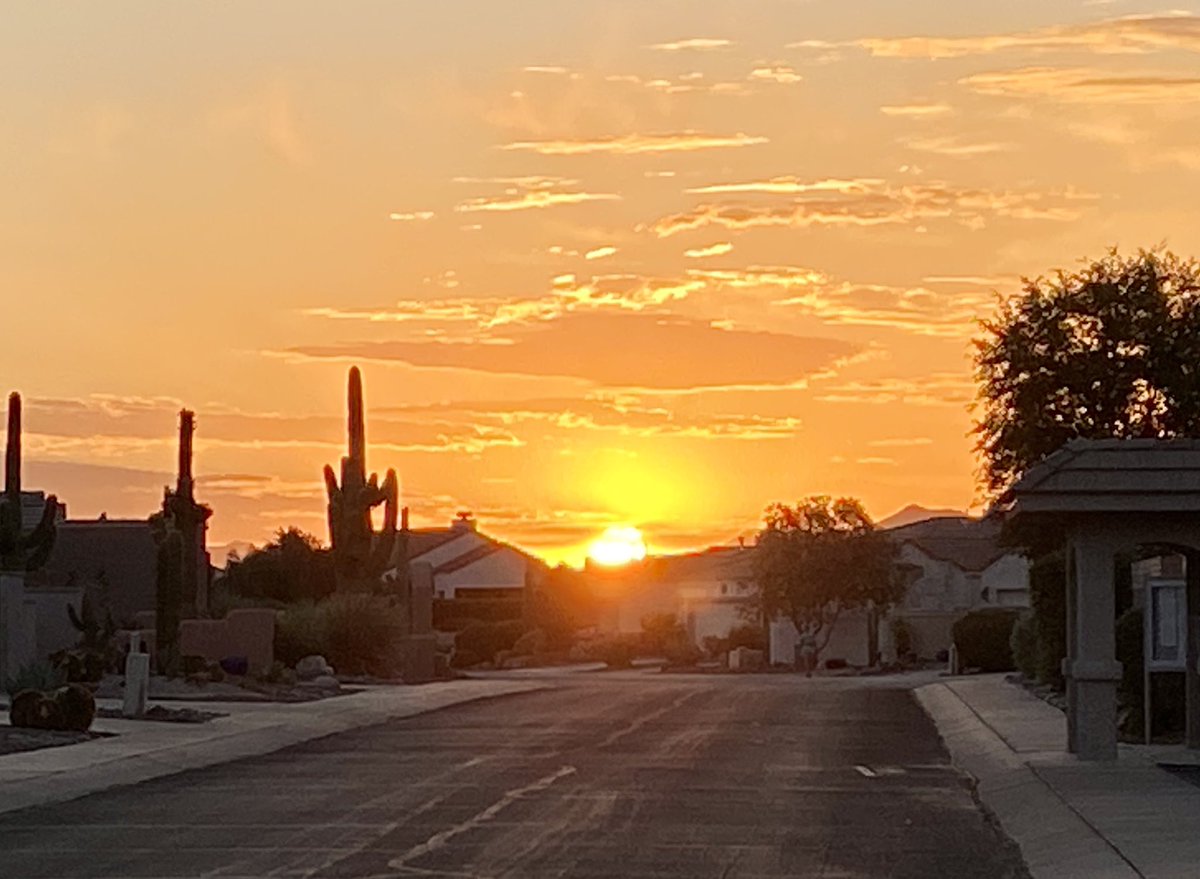 RevWarrenL's tweet image. 5:18 am sunrise walk