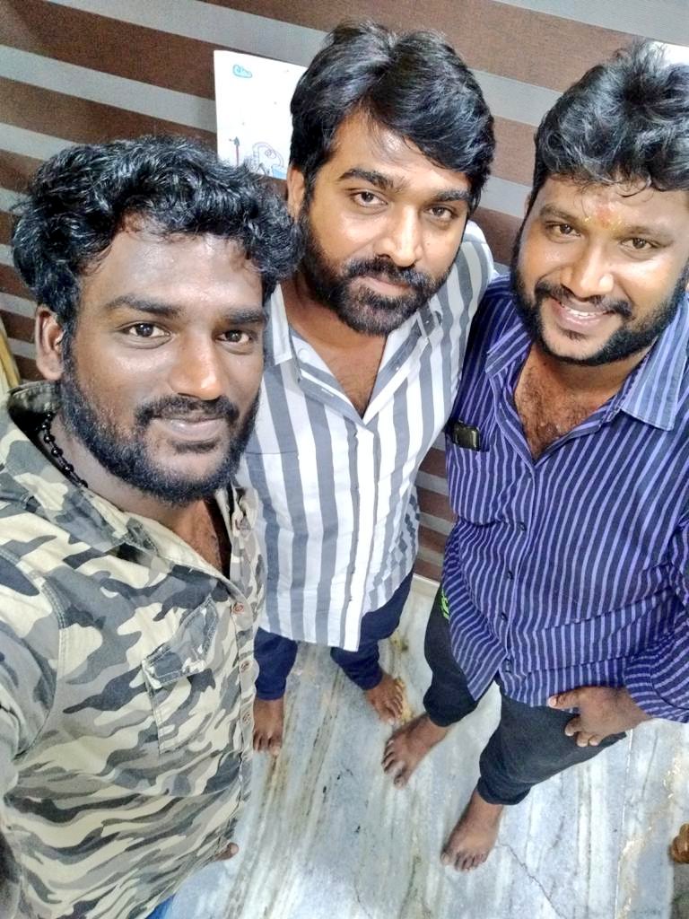 #ThrowBackMemories with #MakkalSelvan @VijaySethuOffl 
 Selfie ❤️

#5YearsOf_IRAIVI 

@VijaySethuMedia @Chengai_VSPFC
 @Deva_VSP @Bulletvikki #Vijaysethupathi