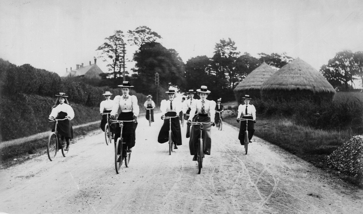 UkNatArchives's tweet photo. Never underestimate the power of the peloton #WorldBicycleDay  

📷: COPY 1/435 (62) https://t.co/J6OVQU0iHi